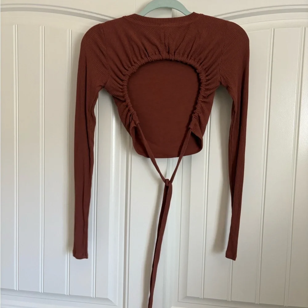 Alo manifest brown long sleeve strappy top size small